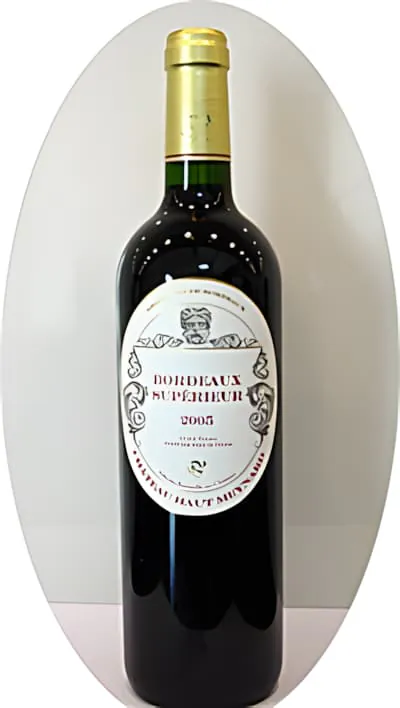 Une bouteille de Château Haut-Meynard 2005 Bordeaux Supérieur rouge avec capsule dorée contre un arrière-plan neutre.