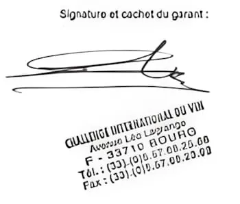 Gros plan d'une signature de certificat et des informations de contact officielles de la compétition Challenge International du Vin.